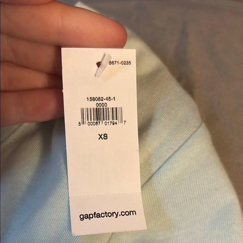 GAP Classic Light Blue V-Neck Tee - Picture 3 of 3